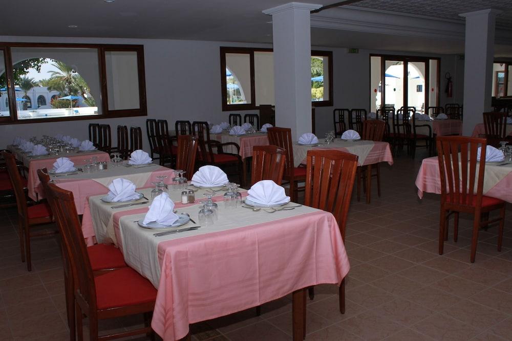 Le Grand Hotels Des Thermes Mezraia Exterior photo